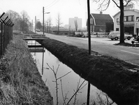 847627 Gezicht op de Groenekanseweg ter hoogte van Grondbedrijf Landi den Hartog NV (Groenekanseweg 246) te Groenekan.